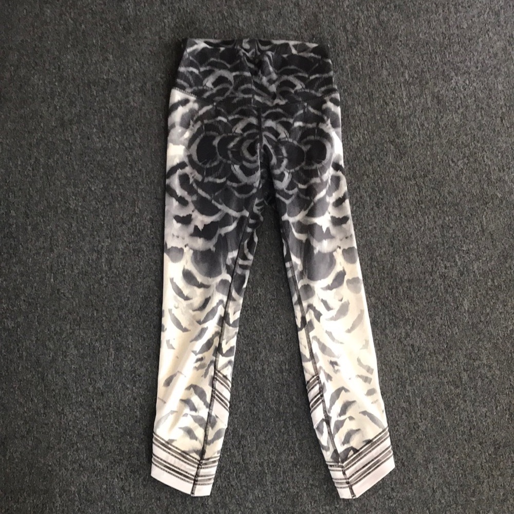 Lululemon 7/8 leggings size 6